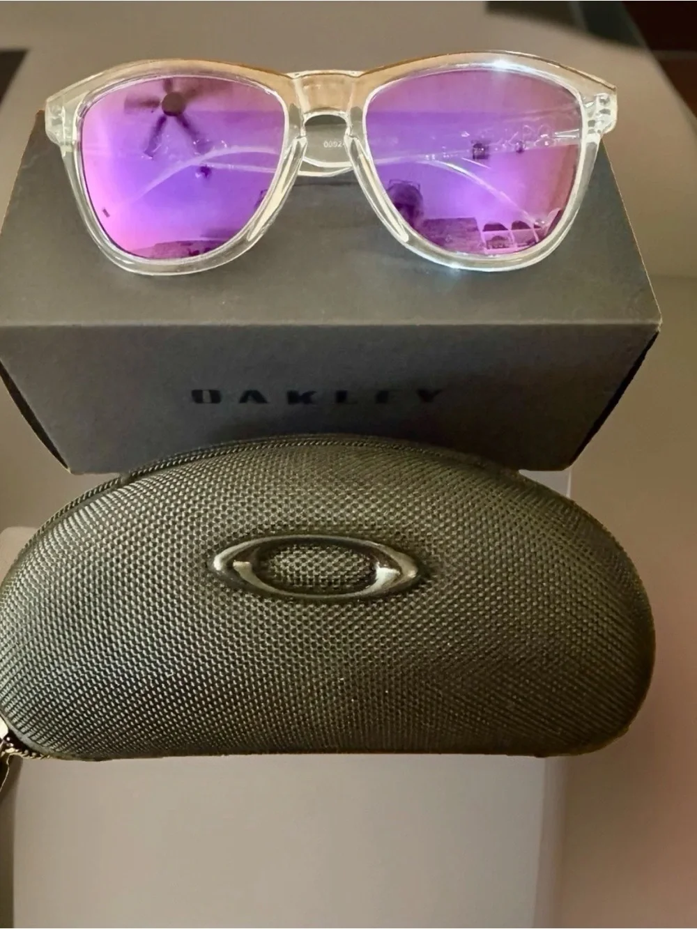 NWT Oakley Frogskins Polarized Clear Frame Purple Violet Lenses w/Case & Box